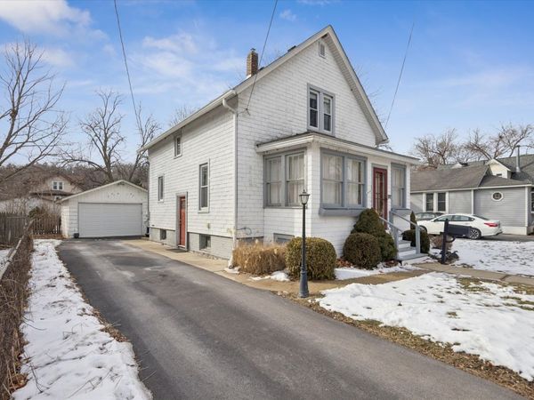 21 DIVISION Street, Algonquin, IL 60102