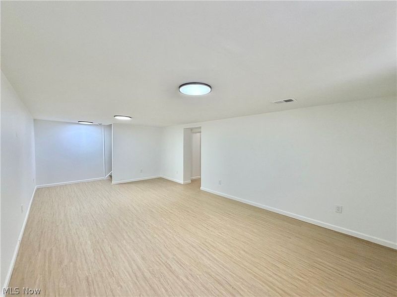 131 Noran Circle, Bedford, OH 44146 Photo 12