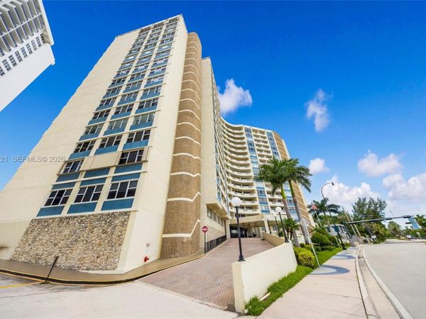 3180 S Ocean Dr, Unit 607, Hallandale Beach, FL 33009
