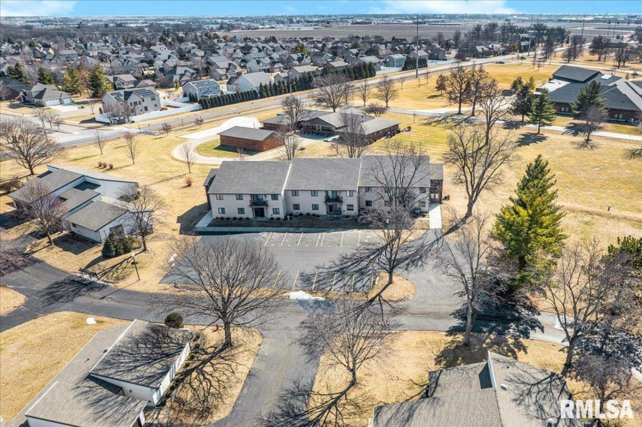 2223 Veterans Road, Unit 21, Morton, IL 61550 Main Photo