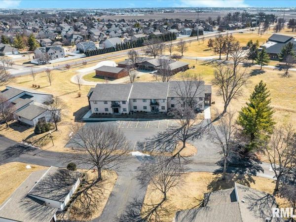 2223 VETERANS Road, Unit 21, Morton, IL 61550