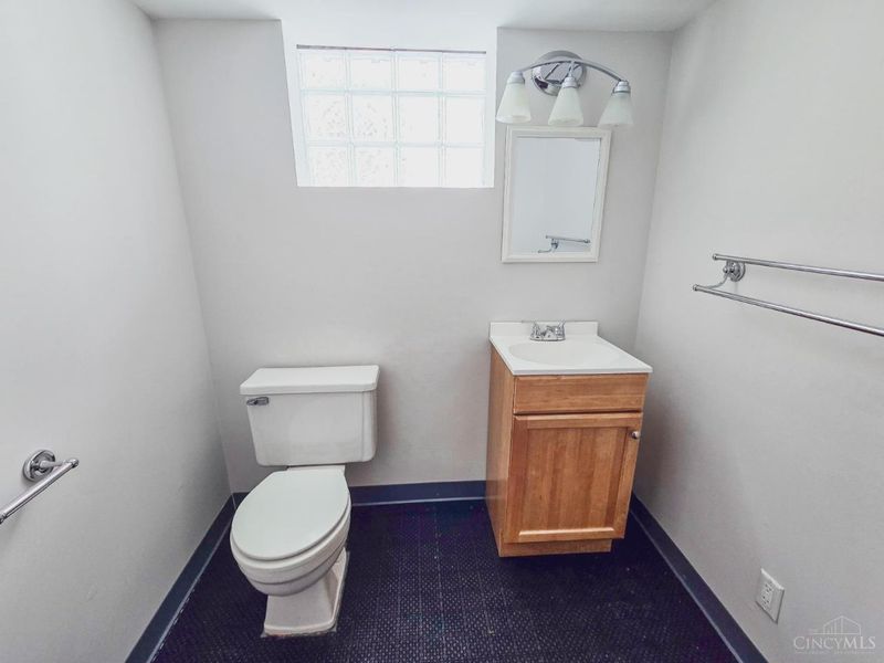 2048 W Galbraith Road, Cincinnati, OH 45239 Photo 7