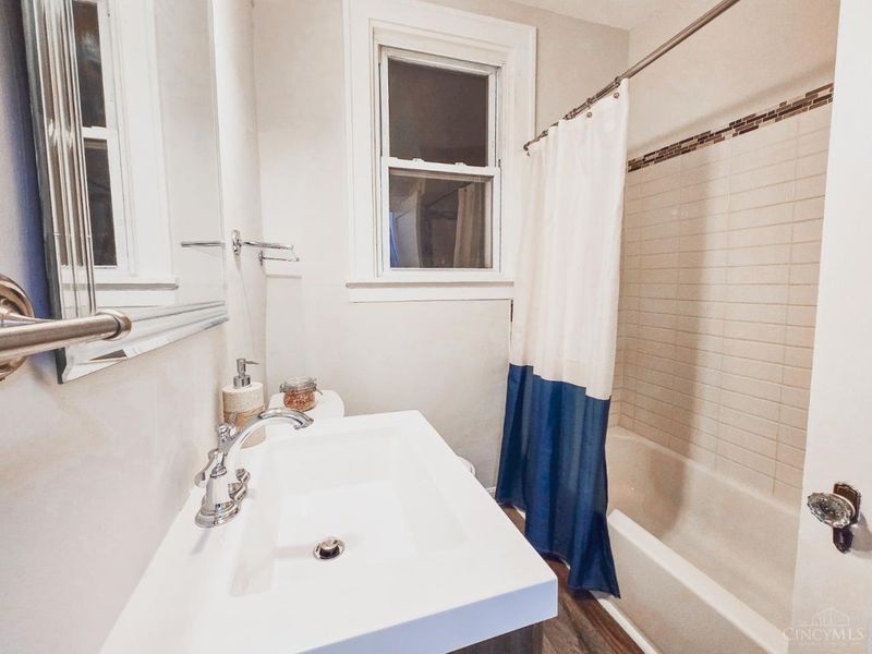 2048 W Galbraith Road, Cincinnati, OH 45239 Photo 8