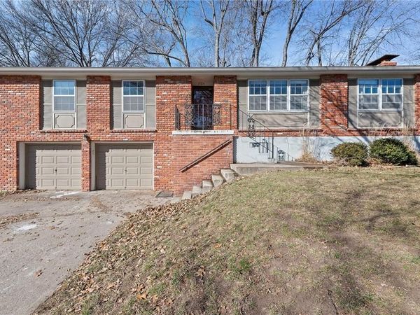 2724 Queen Ridge Drive, Independence, MO 64055