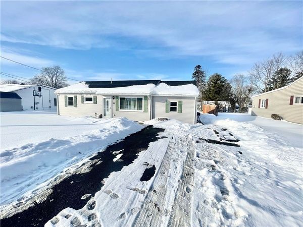 39 Elmhurst Circle, Auburn, NY 13021