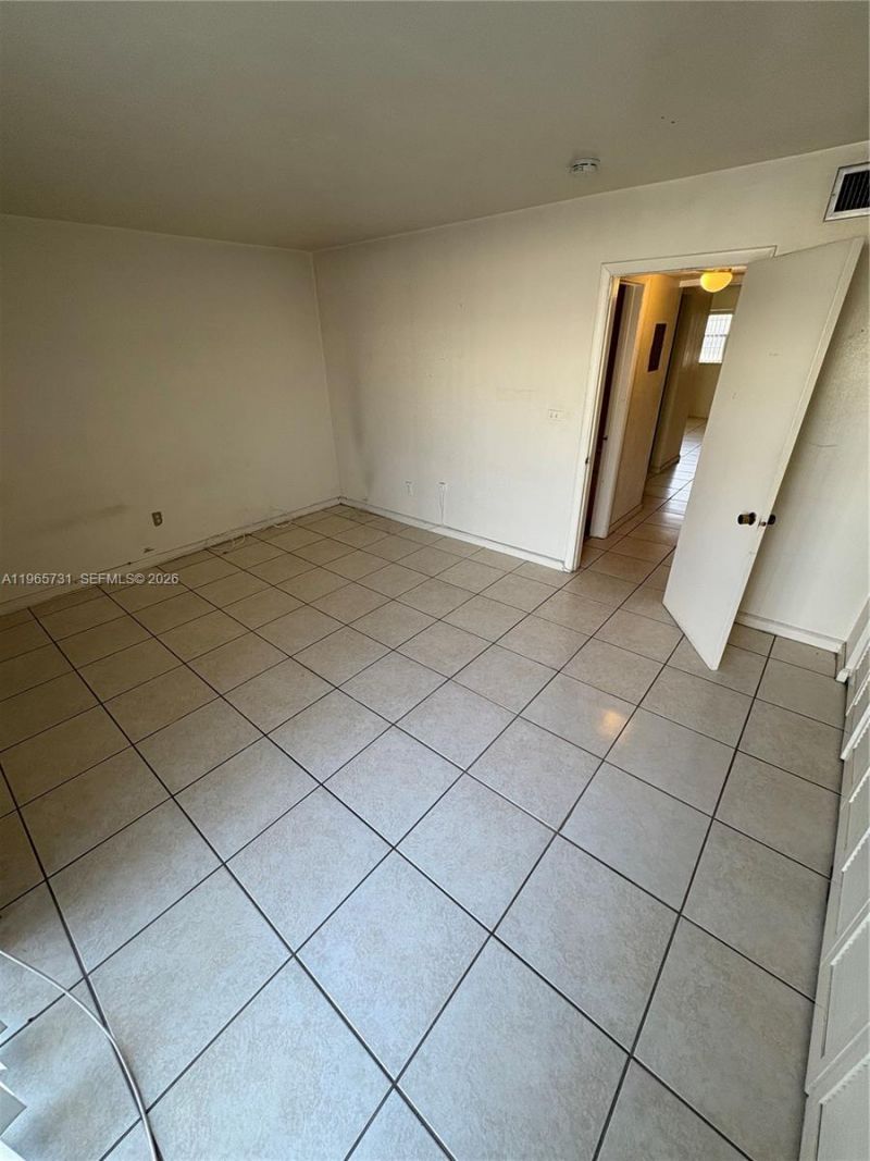 16215 NE 18th Ct, Unit 202, North Miami Beach, FL 33162 Photo