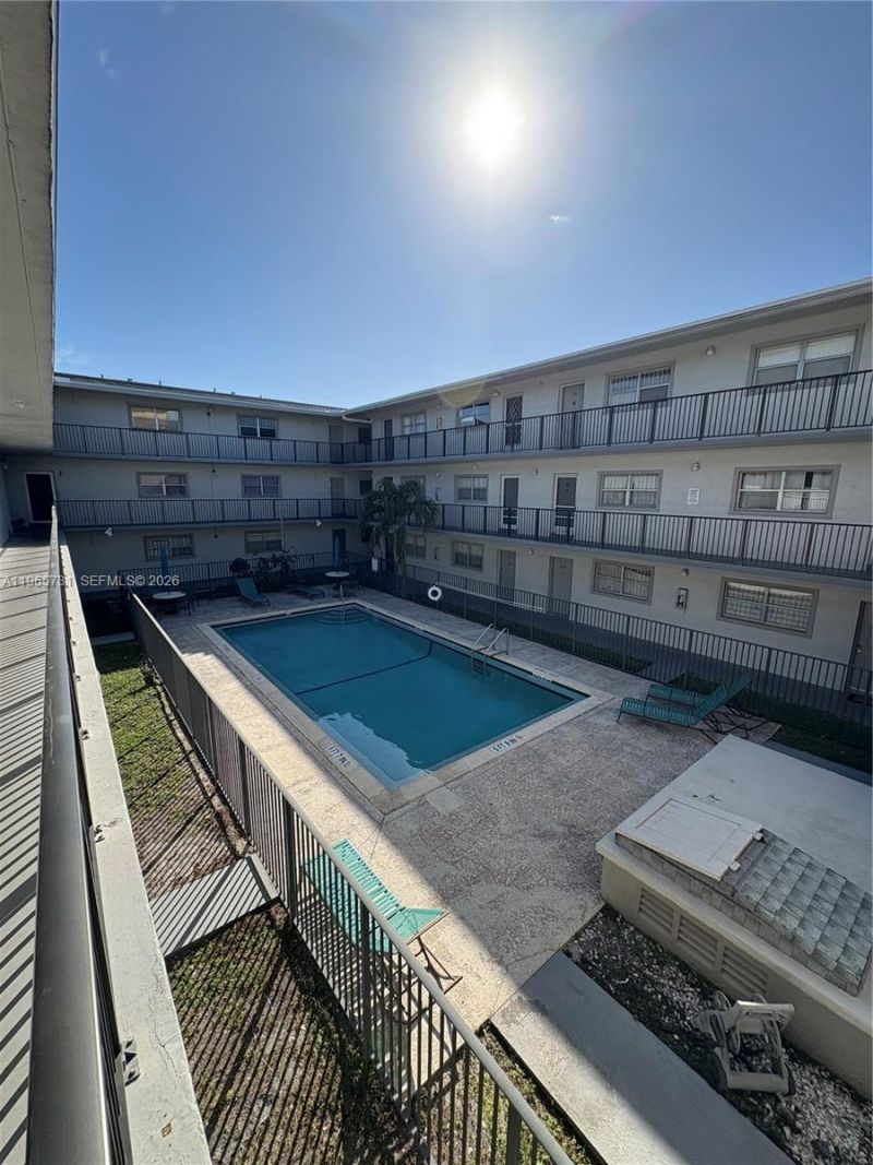 16215 NE 18th Ct, Unit 202, North Miami Beach, FL 33162 Photo