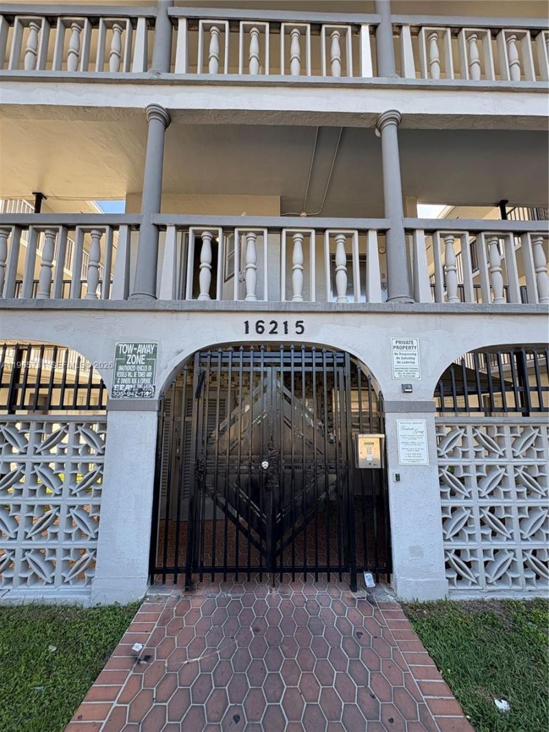 16215 NE 18th Ct, Unit 202, North Miami Beach, FL 33162 Photo