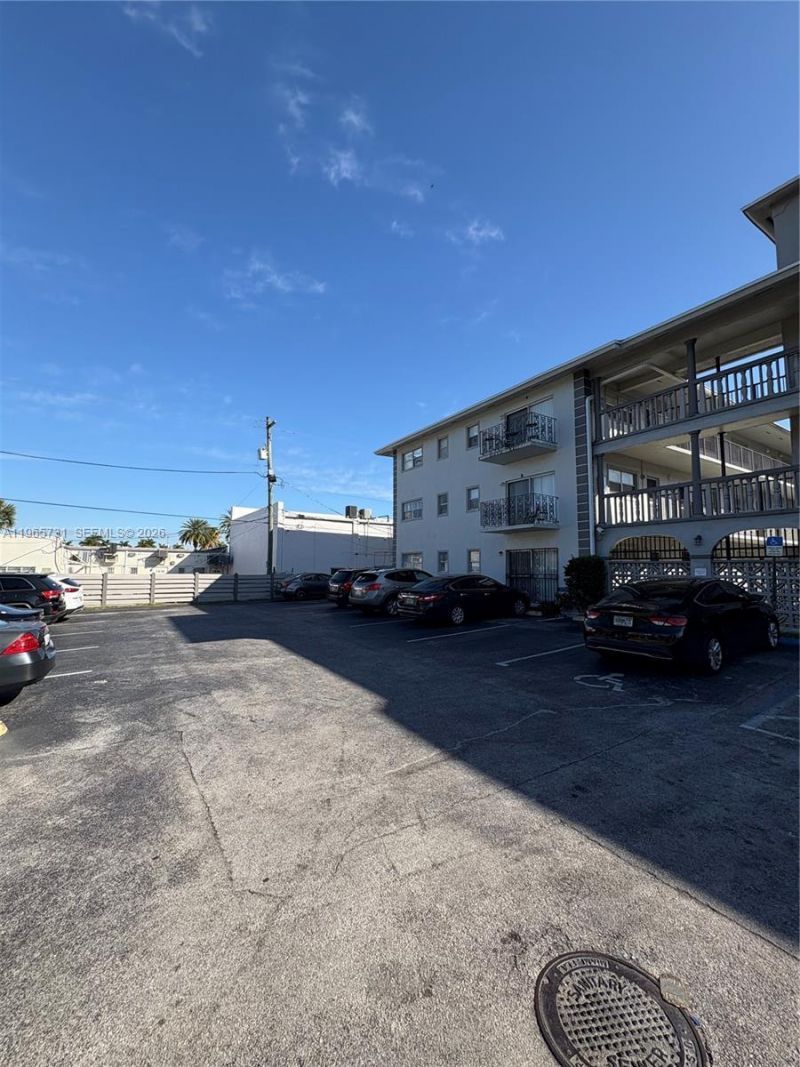 16215 NE 18th Ct, Unit 202, North Miami Beach, FL 33162 Photo