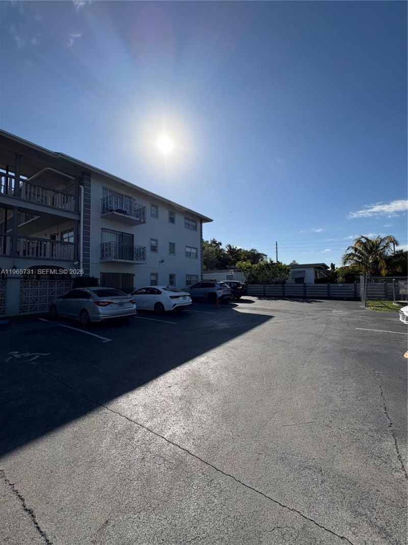 16215 NE 18th Ct, Unit 202, North Miami Beach, FL 33162 Photo