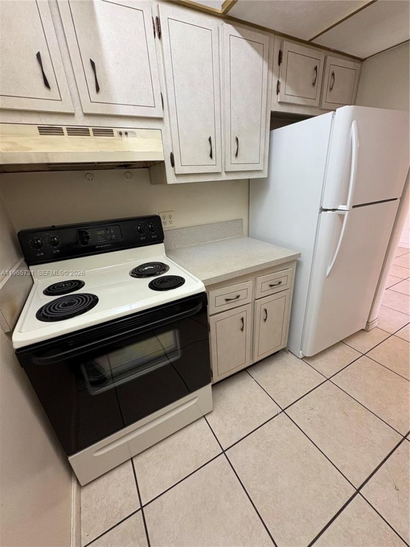 16215 NE 18th Ct, Unit 202, North Miami Beach, FL 33162 Photo