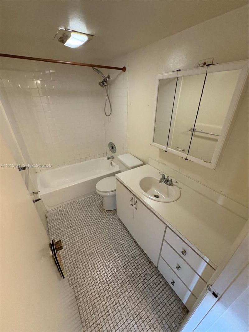 16215 NE 18th Ct, Unit 202, North Miami Beach, FL 33162 Photo