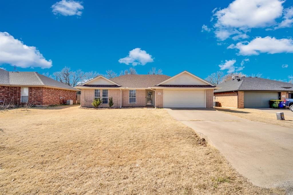 309 Vista Ridge Drive, Venus, TX 76084 Main Photo