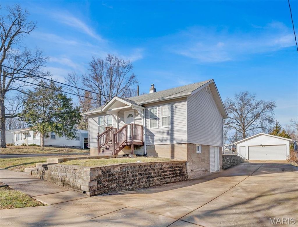 2301 Burns Avenue, Saint Louis, MO 63114 Main Photo