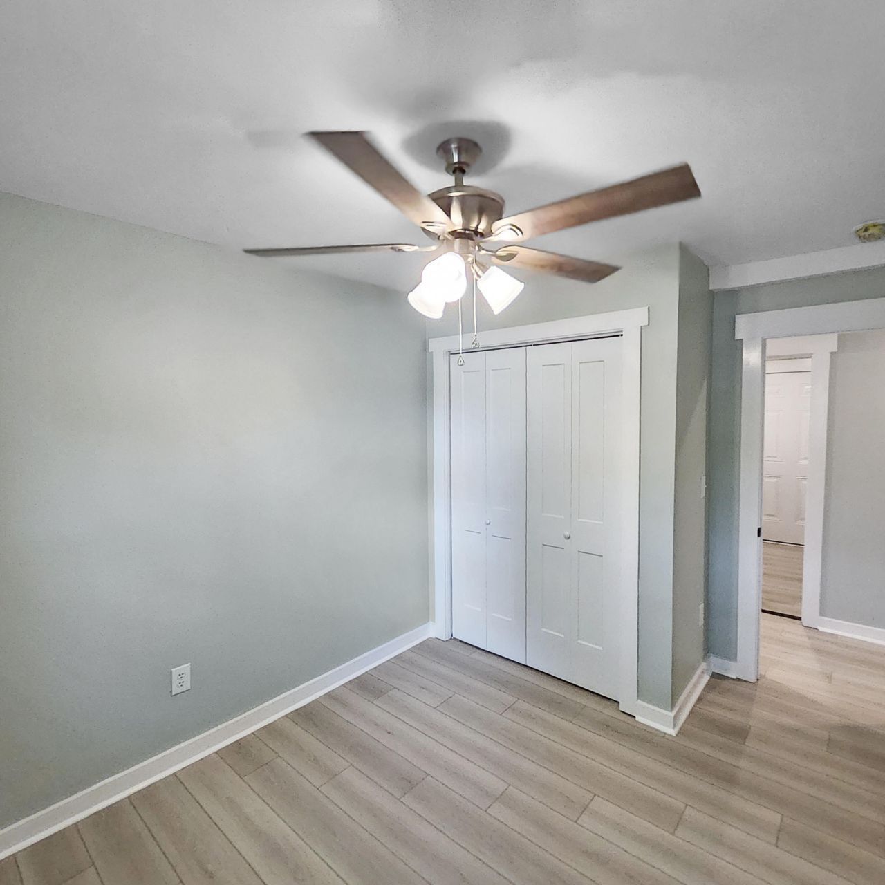 202 E Huggins Street Photo 12