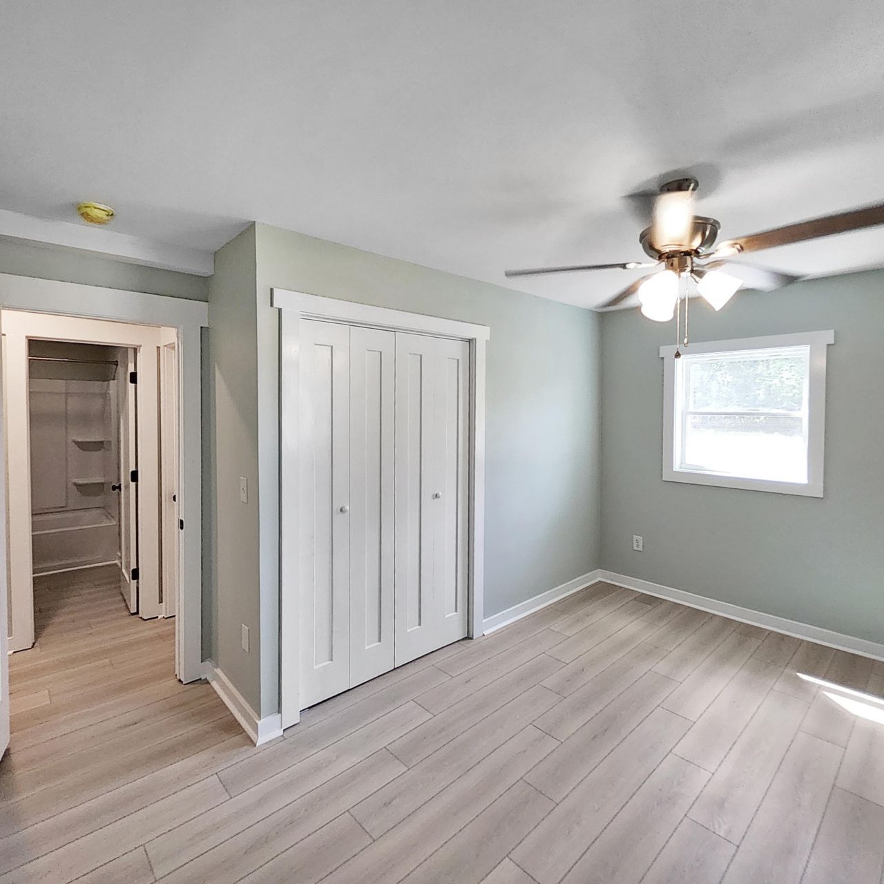 202 E Huggins Street Photo 19