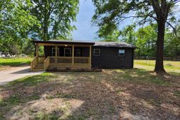 202 E Huggins Street photo 4