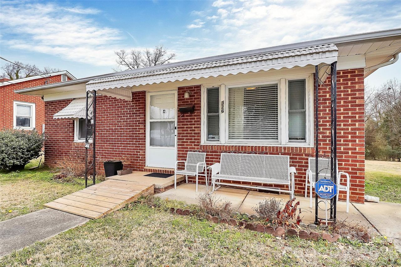326 N Alexander Street, Mount Holly, NC 28120 Main Photo