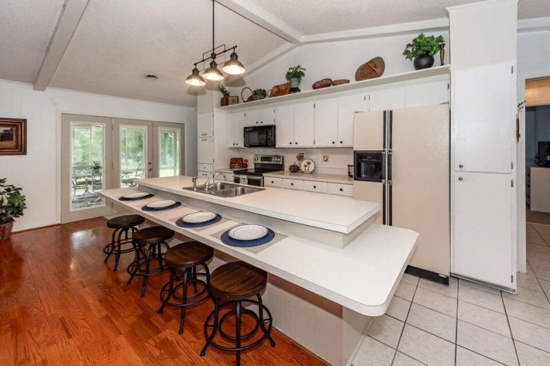 113 Grandview Court Photo 5