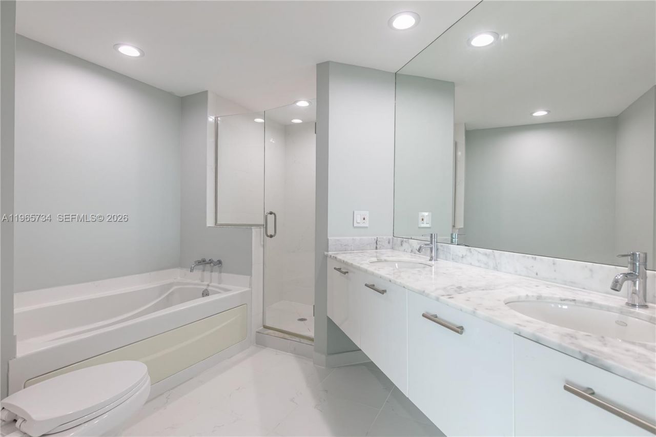 500 Brickell Ave, Unit 1801, Miami, FL 33131 Photo