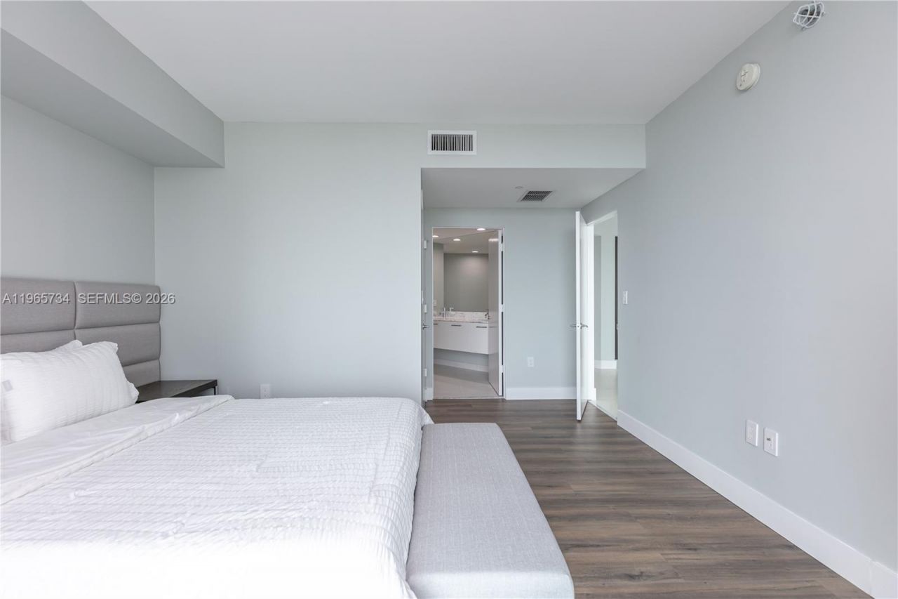 500 Brickell Ave, Unit 1801, Miami, FL 33131 Photo