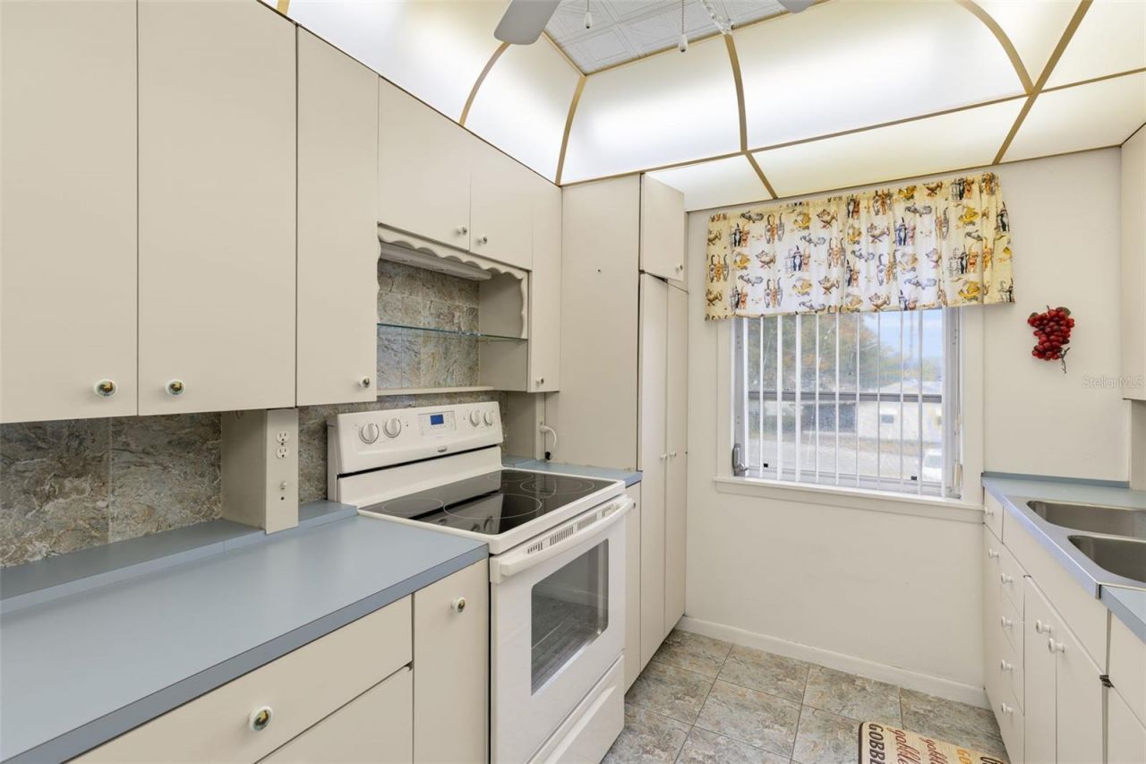 3275 37th Way S, Unit D, Saint Petersburg, FL 33711 Photo