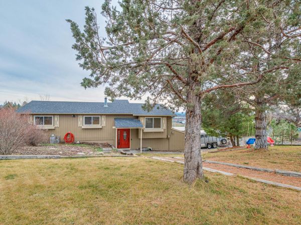 1133 NE Scenic Drive, Madras, OR 97741