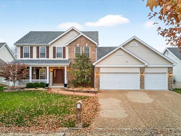 82 N Hillview Drive, St Peters, MO 63376