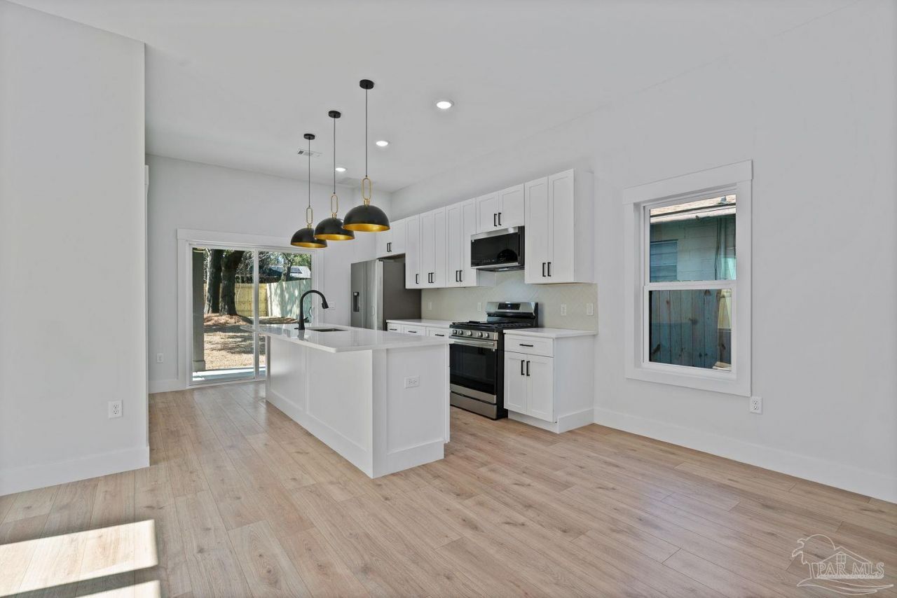 1003 N D St, Pensacola, FL 32501 Main Photo