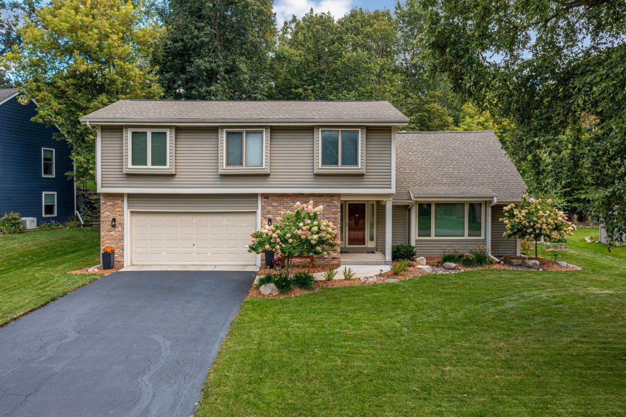 2920 Xanthus Lane N, Plymouth, MN 55447 Main Photo