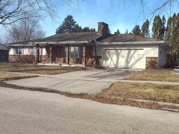 4814 Fostoria Drive, Waterloo, IA 50701