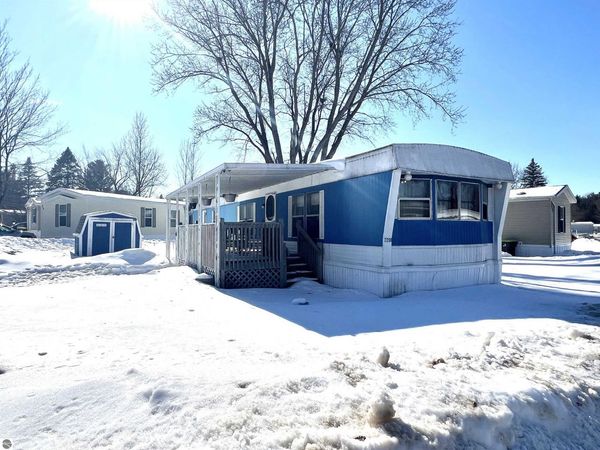 2201 Country Acres Drive, Cadillac, MI 49601