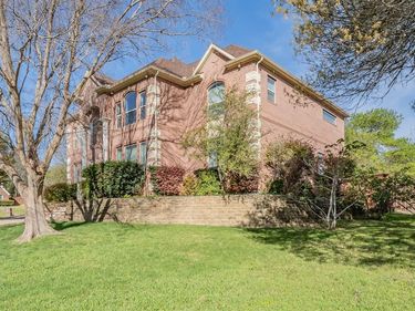 8925 Hunters Glen Trail, Fort Worth, TX 76120