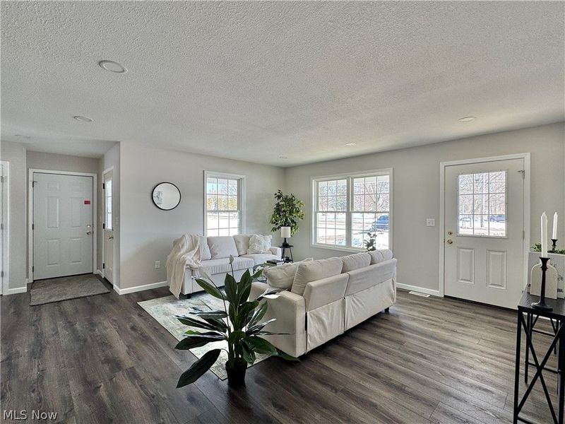 406 S Raccoon Road, Austintown, OH 44515 Photo 2