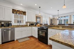 801 B Jungle Road photo 4