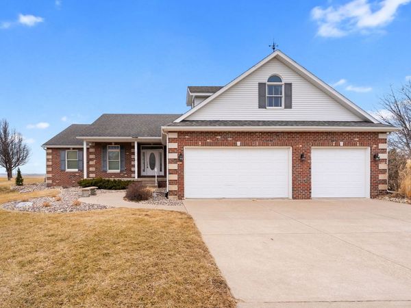 27018 Glynns Creek Court, Eldridge, IA 52748