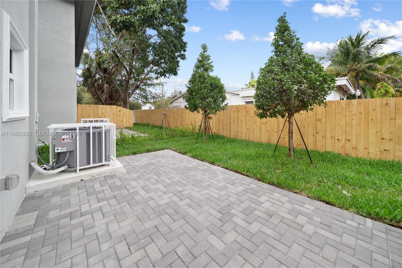 529 NW 56th St , Miami, FL 33127 Photo