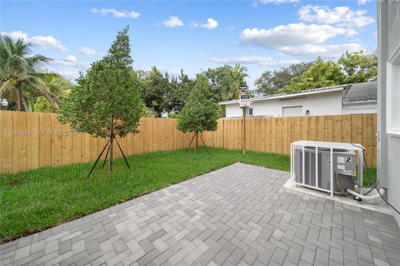 529 NW 56th St , Miami, FL 33127 Photo