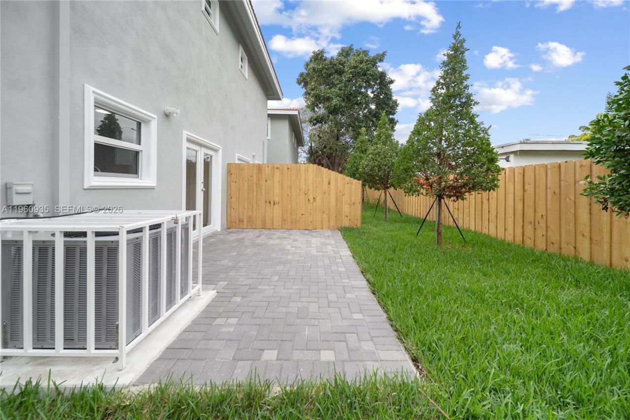 529 NW 56th St , Miami, FL 33127 Photo