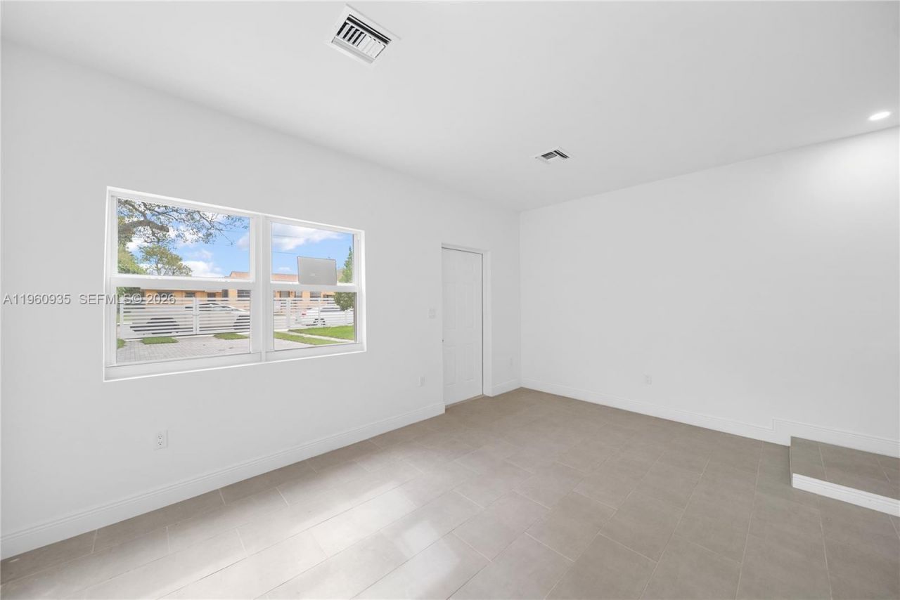 529 NW 56th St , Miami, FL 33127 Photo