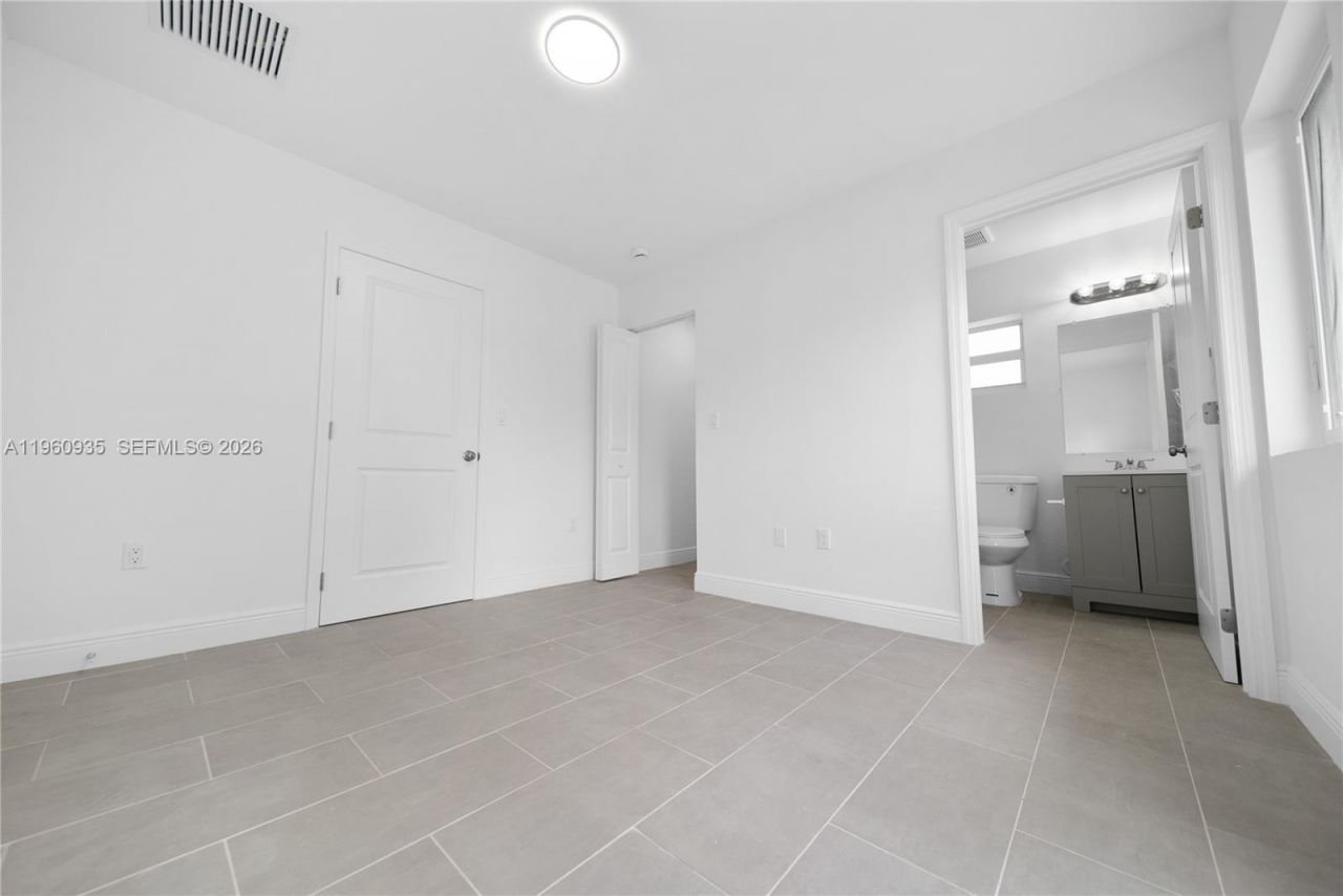 529 NW 56th St , Miami, FL 33127 Photo