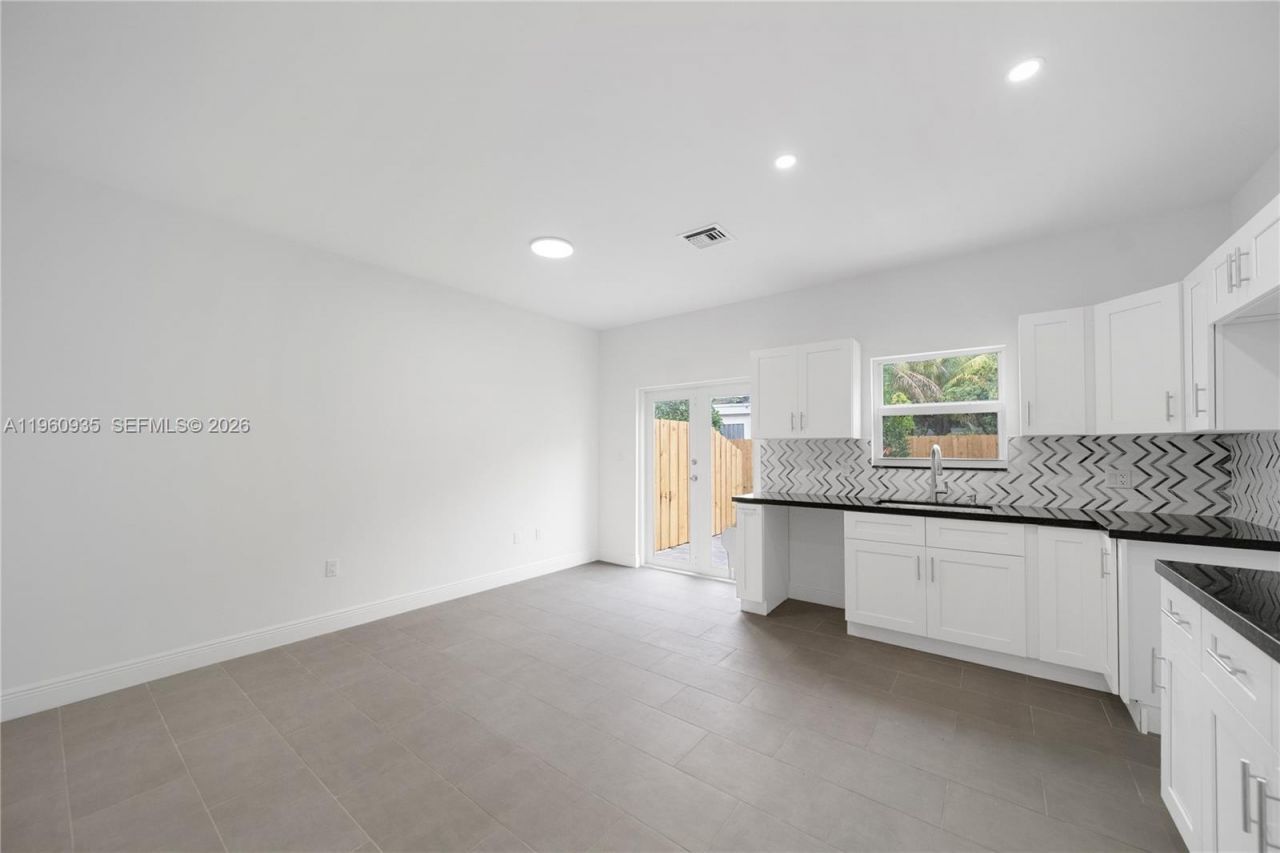 529 NW 56th St , Miami, FL 33127 Photo