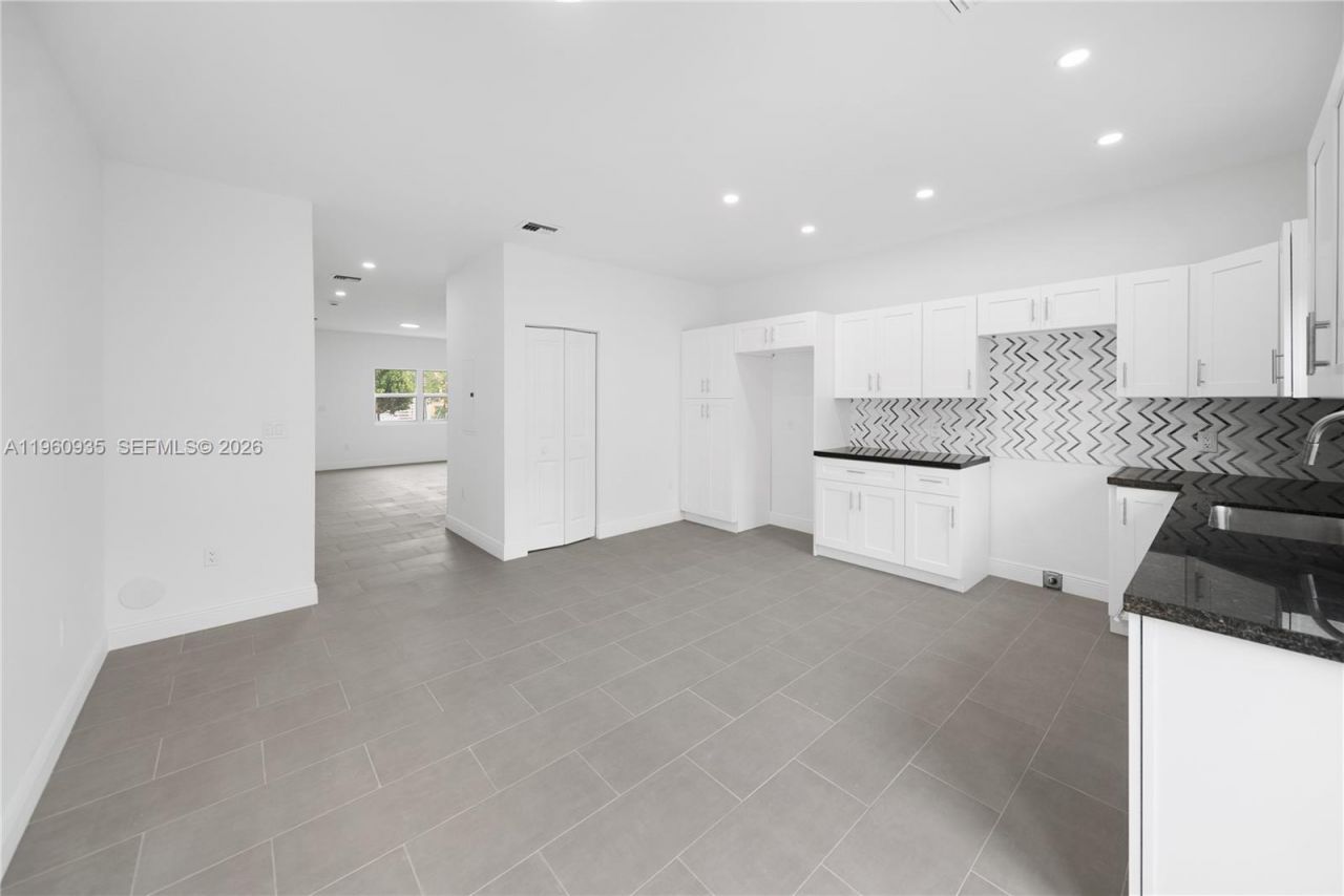 529 NW 56th St , Miami, FL 33127 Photo