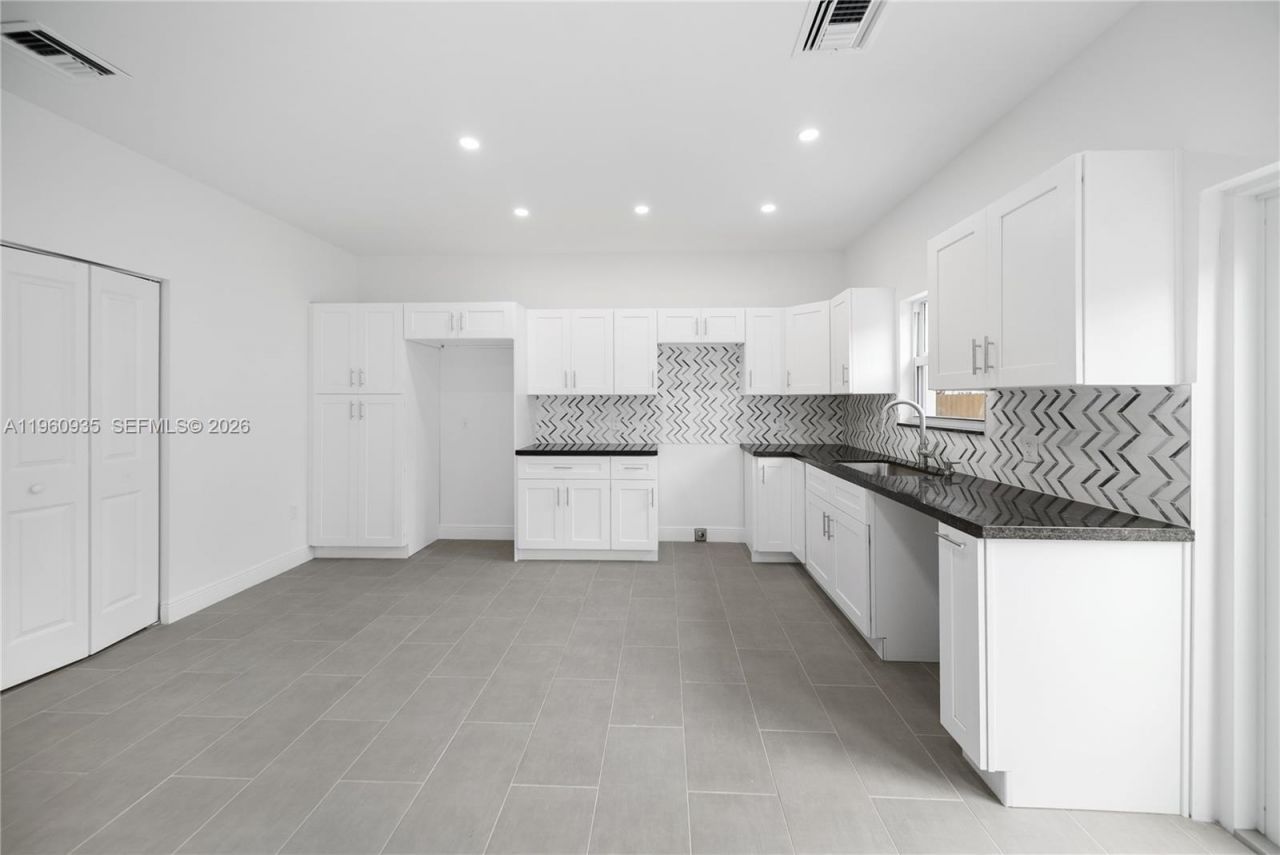 529 NW 56th St , Miami, FL 33127 Photo