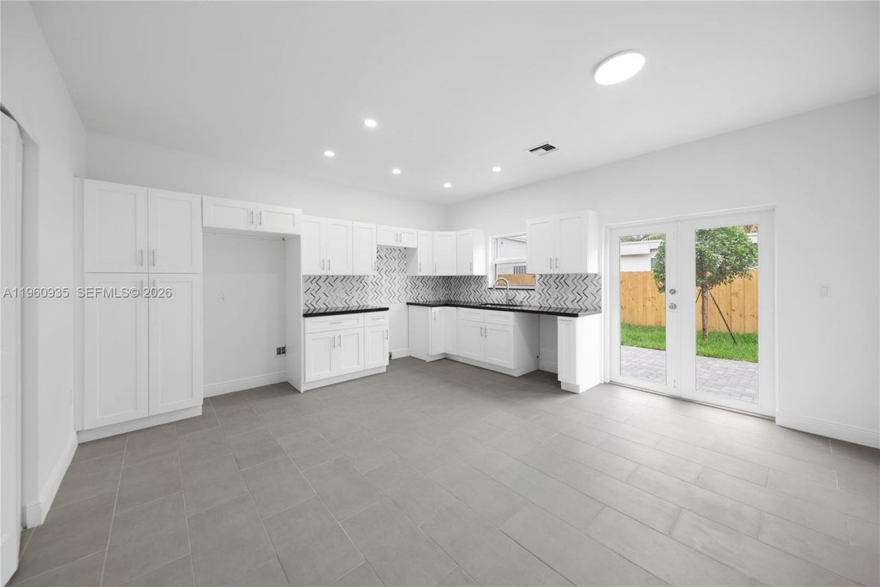 529 NW 56th St , Miami, FL 33127 Photo