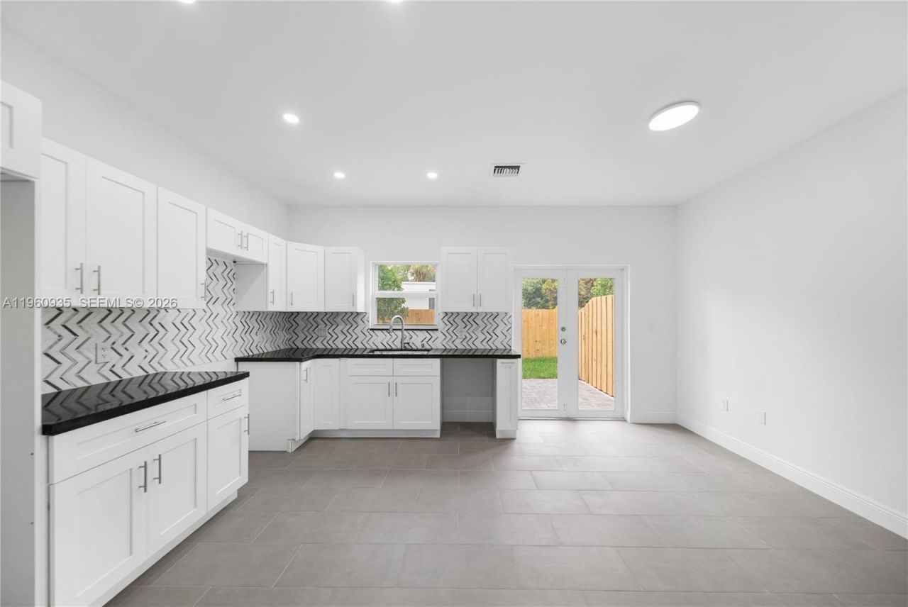 529 NW 56th St , Miami, FL 33127 Photo