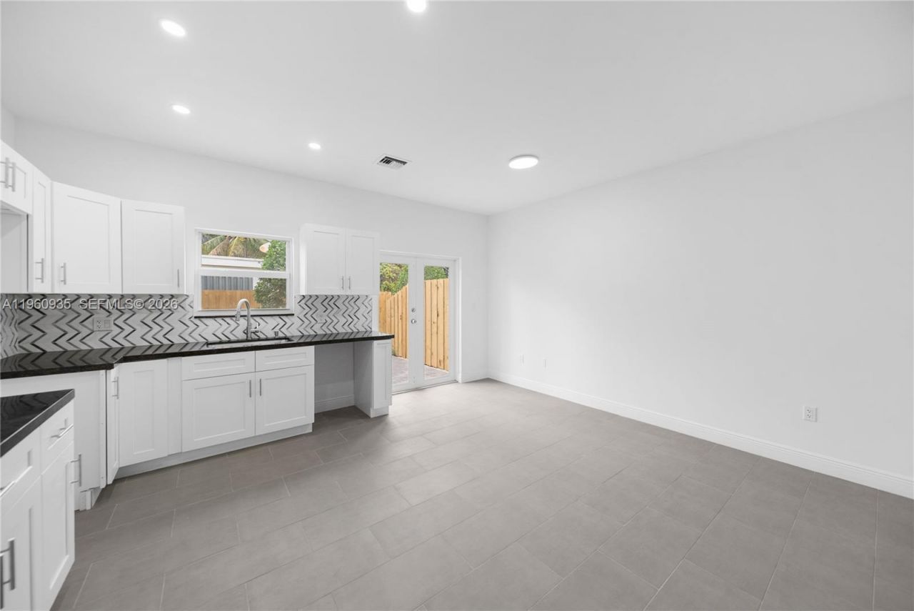 529 NW 56th St , Miami, FL 33127 Photo