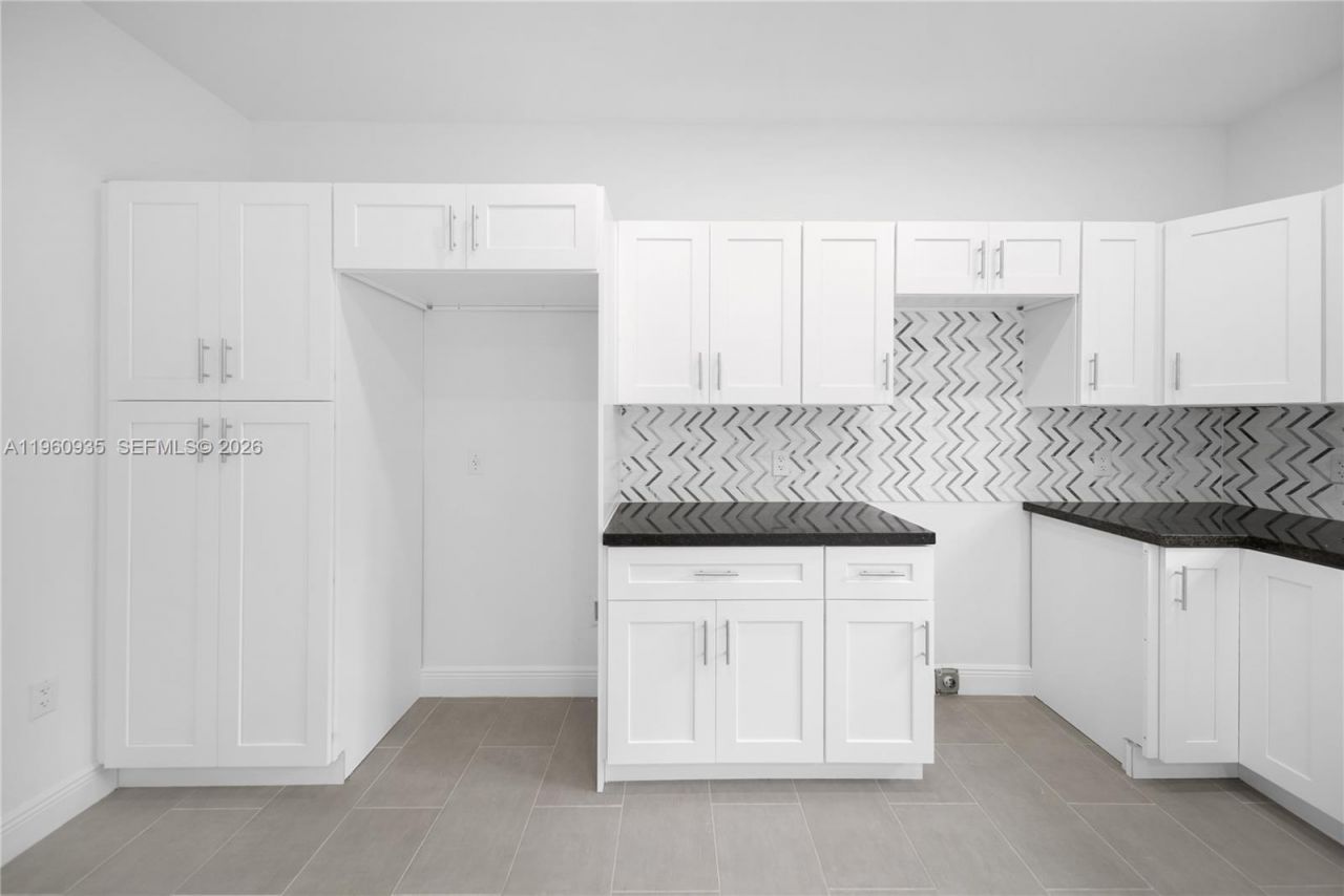 529 NW 56th St , Miami, FL 33127 Photo