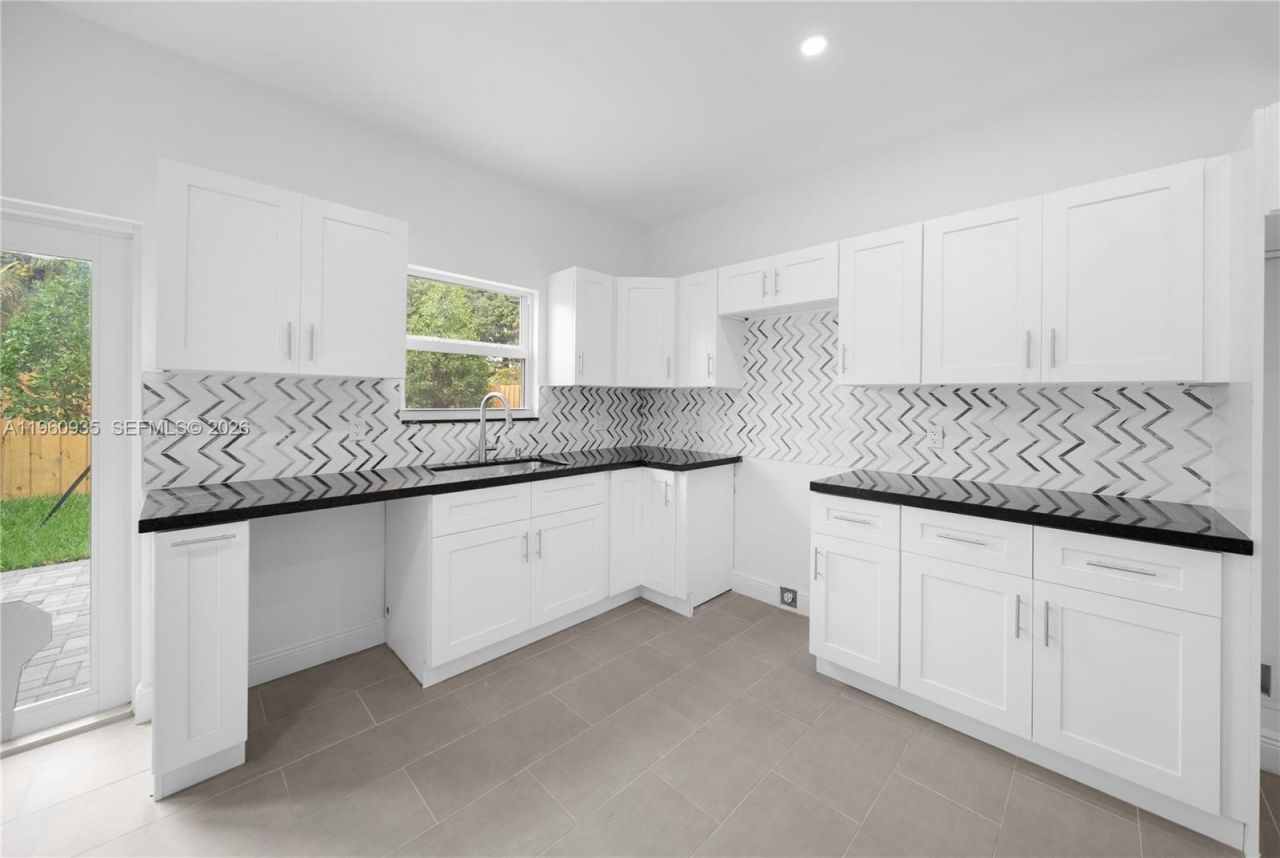 529 NW 56th St , Miami, FL 33127 Photo