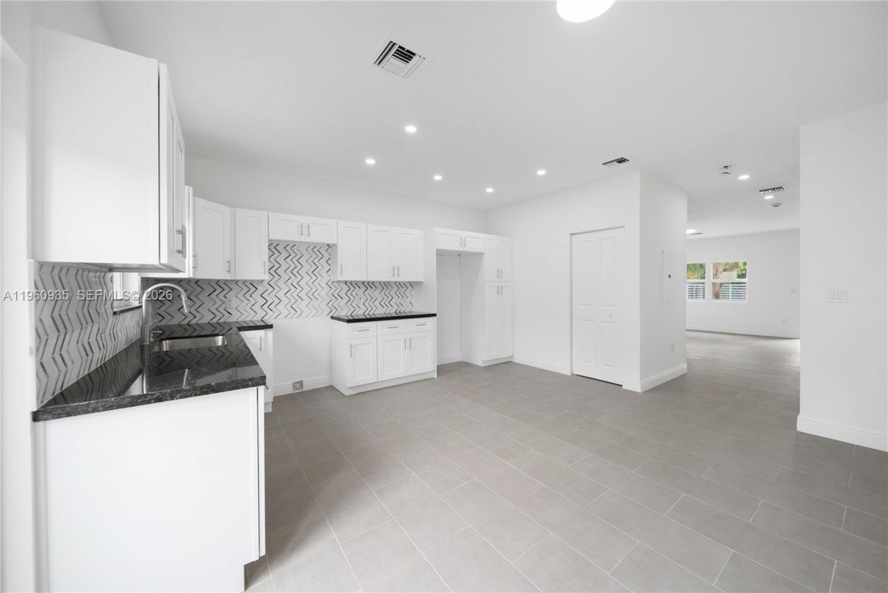 529 NW 56th St , Miami, FL 33127 Photo